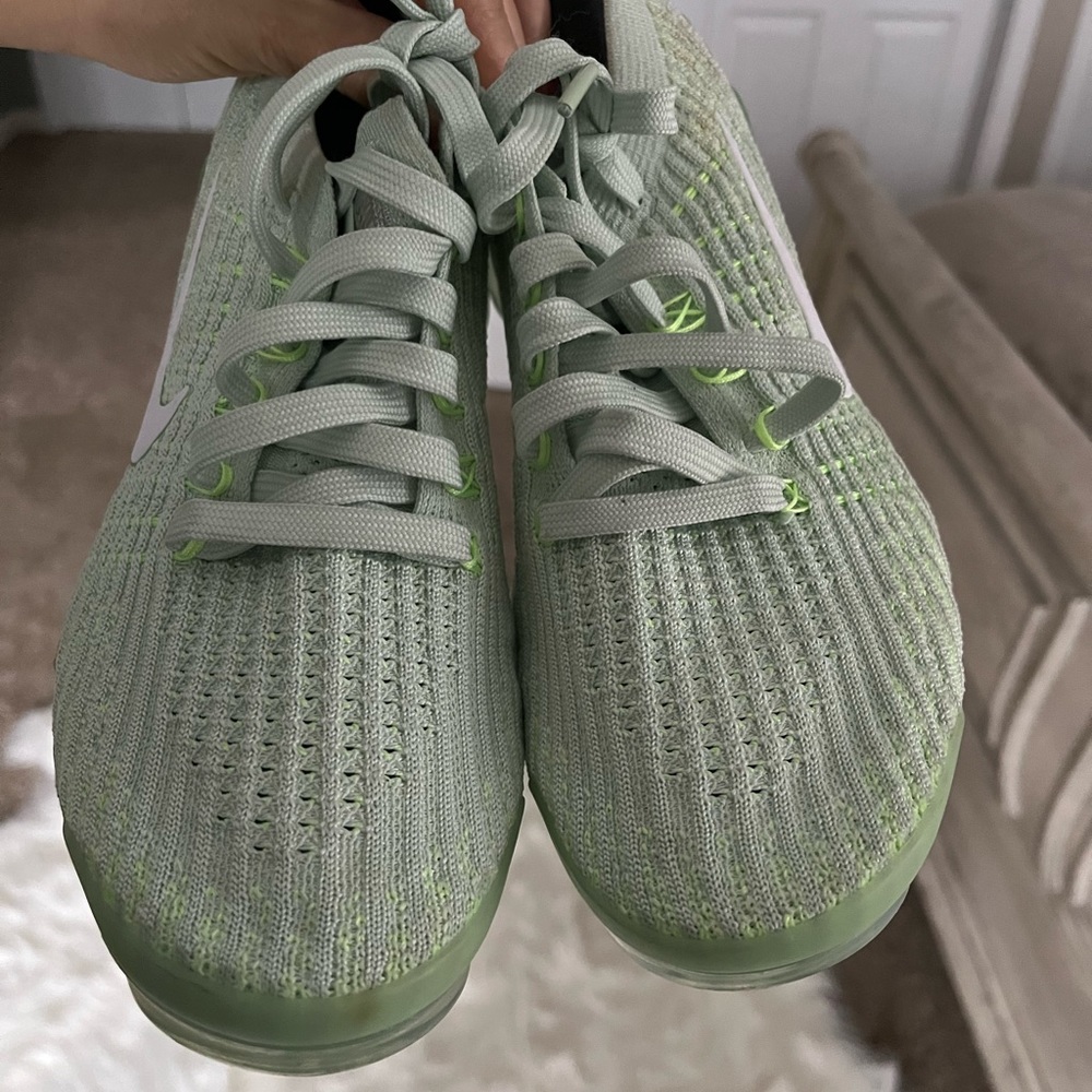Nike vapor max size 7 womens